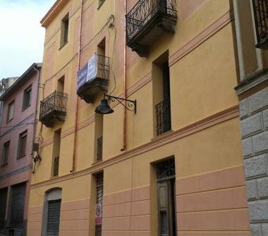 Palazzo/Stabile in vendita a Nuoro, Frazione Centro città, Piazza San Giovanni 18