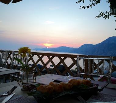 Pizzeria in vendita a Praiano (Salerno), Via Guglielmo Marconi 45