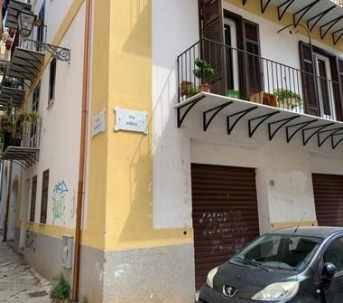 Negozio in affitto a Palermo, Zona Centro Storico, Via Judica 13
