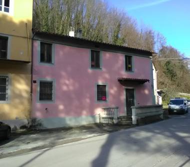 Appartamento in vendita a Barga, Frazione Ponte All'ania