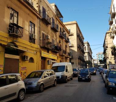 Negozio in affitto a Palermo, Zona Maqueda, Via Niccolò Palmeri 21