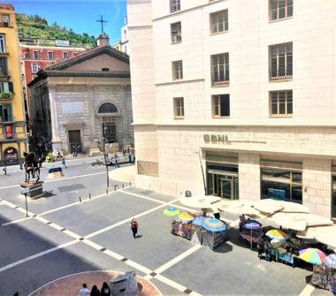 Ufficio in affitto a Napoli, Zona Avvocata, Via Armando Diaz 24