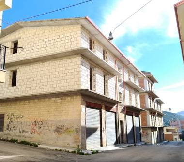 Palazzo/Stabile in vendita a Cagnano Varano (Foggia), Via Virgilio 6