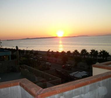 Quadrilocale in vendita a Venetico, Frazione Venetico Marina