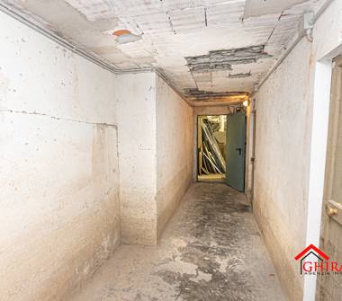 Magazzino in vendita a Genova, Zona Pegli, Piazza Lido di Pegli 1