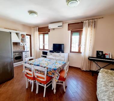 Trilocale in vendita a Napoli, Zona Agnano, Via Raffaele Ruggiero 41