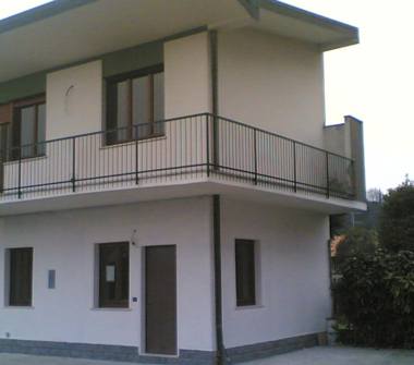Casa indipendente in vendita a Besozzo (Varese), Via Enrico Fermi 102