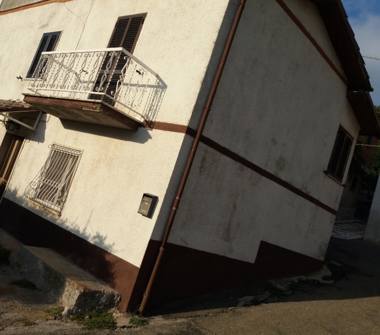 Rustico/Casale in vendita a Guardea, Frazione Cocciano