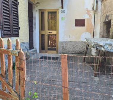 Casa indipendente in vendita a Vicchio, Frazione Villore, Località Villore 72