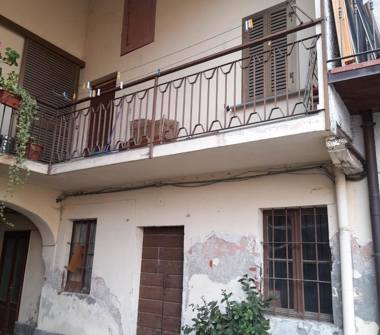 Porzione di casa in vendita a Somma Lombardo, Frazione Coarezza
