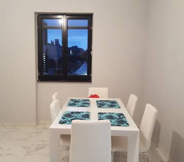 Quadrilocale in vendita a Pomezia, Frazione Torvaianica, Via Svezia 31