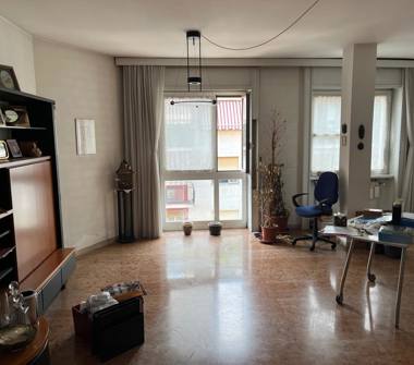 Appartamento in vendita a Varese, Frazione Centro città, Via Cairoli 20