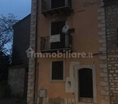 Casa indipendente in vendita a Pietragalla (Potenza), Via calvario vecchio 21 calvario