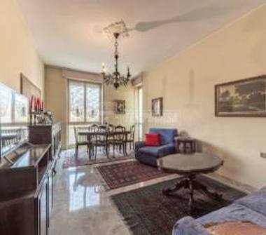 Trilocale in vendita a Salerno, Frazione Centro città, Traversa Lungomare Marconi 12