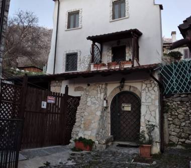 Villa in vendita a Massa d'Albe, Frazione Forme, Via Domenico Libertini 53