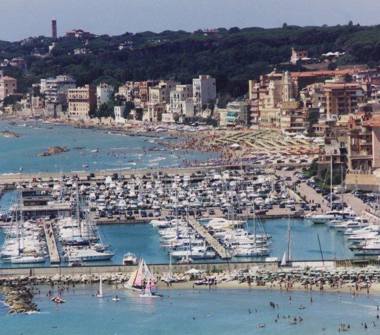 Negozio in vendita a Nettuno (Roma)