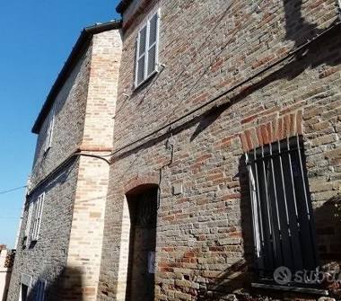 Casa indipendente in vendita a Monteleone di Fermo (Fermo), Via Leopardi 8