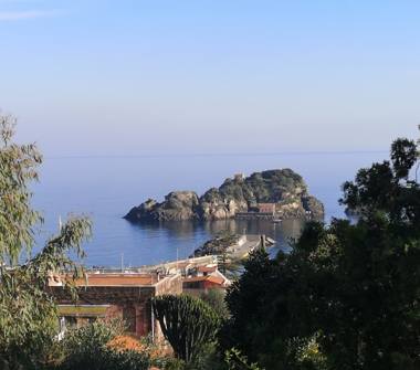 Trilocale in affitto a Aci Castello, Frazione Acitrezza