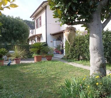 Affitto Villetta a schiera Vacanze a Ameglia, Frazione Bocca Di Magra, Via Pisanello 195