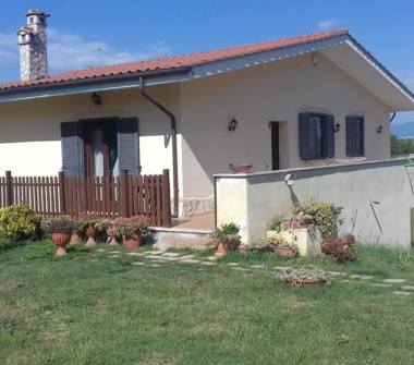 Villa in vendita a Aprilia, Frazione Fossignano, Via Fortore 15