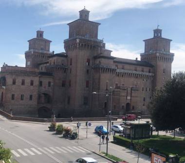 Appartamento in vendita a Ferrara, Zona Centro Storico