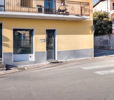 Negozio in vendita a Ferrera di Varese (Varese), via Roma 5