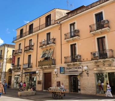 Laboratorio in affitto a Cosenza, Frazione Centro città, Corso G. Mazzini 166