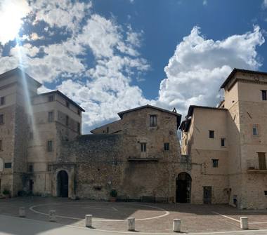 Affitto Appartamento Vacanze a Spoleto, Frazione San Giacomo, Piazzale Flaminio 40