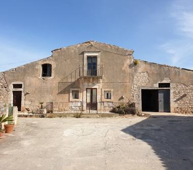 Casa indipendente in vendita a Modica (Ragusa), Contrada Scorrione San Rosalia 5