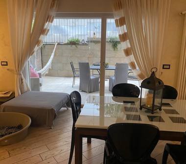 Appartamento in vendita a Roma, Zona Romanina, Via Torbole 6