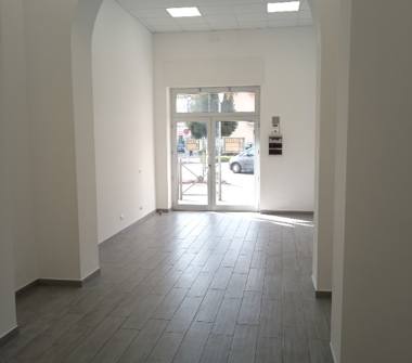 Negozio in vendita a Montesilvano, Frazione Montesilvano Colle, Corso Umberto I 61a