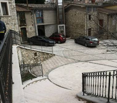 Casa indipendente in vendita a Fragneto Monforte (Benevento), Piazza Guglielmo Oberdan 14