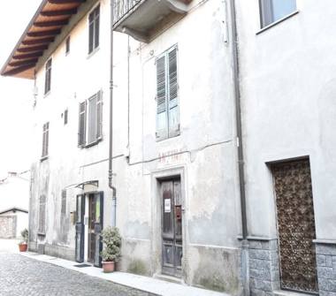 Casa indipendente in vendita a Masserano (Biella), Frazione Mombello 3