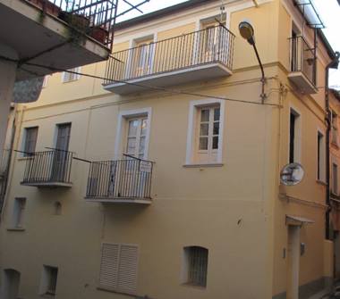 Casa indipendente in vendita a Lamezia Terme (Catanzaro), Via Lombardia 34