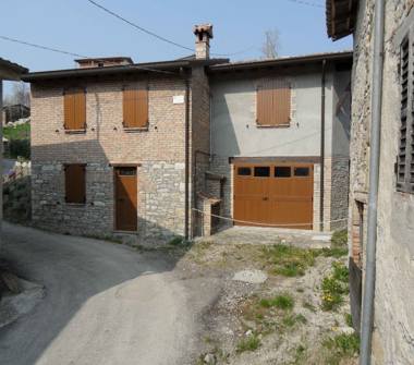 Rustico/Casale in vendita a Vernasca, Frazione Trinita