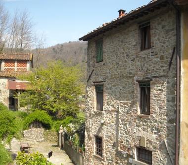 Casa indipendente in vendita a Borgo a Mozzano, Frazione Oneta