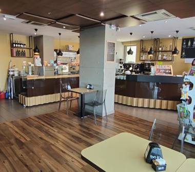 Bar in vendita a Latina (Latina), Viale le corbusier 39