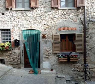 Quadrilocale in vendita a Bibbiena, Frazione Partina, Via Santa Rita 46