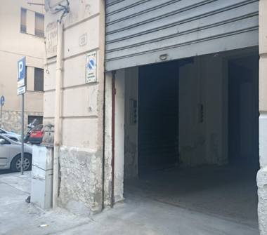 Magazzino in affitto a Palermo, Zona Borgo Vecchio, Via Benedetto Gravina 39