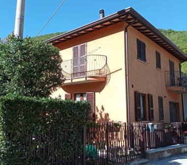 Casa indipendente in vendita a Nocera Umbra, Frazione Vocabolo Bagnara, Località Bagnara 20