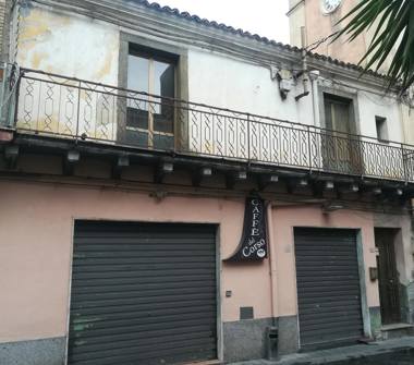 Stabile/Palazzo in vendita a Maletto (Catania), via Umberto 82-84