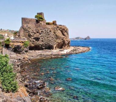 Trilocale in vendita a Aci Catena, Frazione Aci San Filippo, Via Dottor Giovanni Chiarenza 11