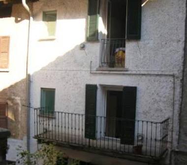 Quadrilocale in vendita a Valbrona (Como)