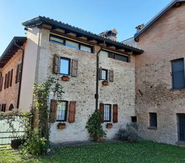 Rustico/Casale in vendita a Montechiarugolo, Frazione Basilicagoiano, Via Parma 60