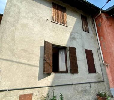 Appartamento in vendita a Caronno Varesino (Varese), Via Vittorio Veneto 7