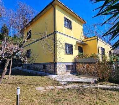 Casa indipendente in vendita a Poggio Mirteto (Rieti)
