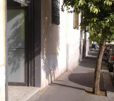 Negozio in vendita a Salerno, Frazione Centro città, via costantino l'africano 43