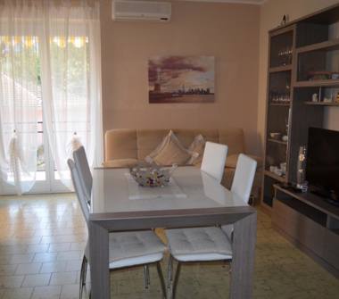 Bilocale in vendita a Imperia, Frazione Porto Maurizio