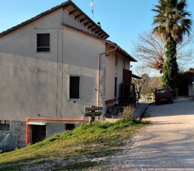Rustico/Casale in vendita a Montalto delle Marche, Frazione Porchia