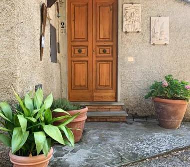 Casa indipendente in vendita a Sovicille, Frazione Rosia, Via del Castello 2